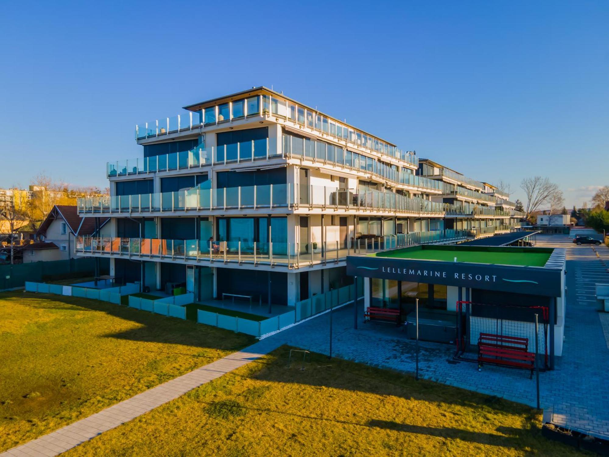 Lellemarine By Bltn Apartmanok Balatonlelle Exterior photo