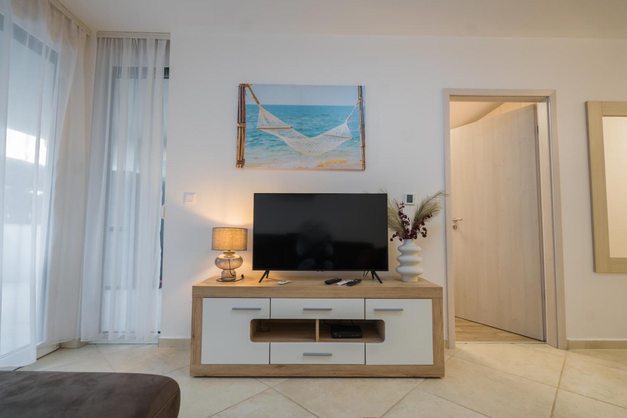 Lellemarine By Bltn Apartmanok Balatonlelle Exterior photo