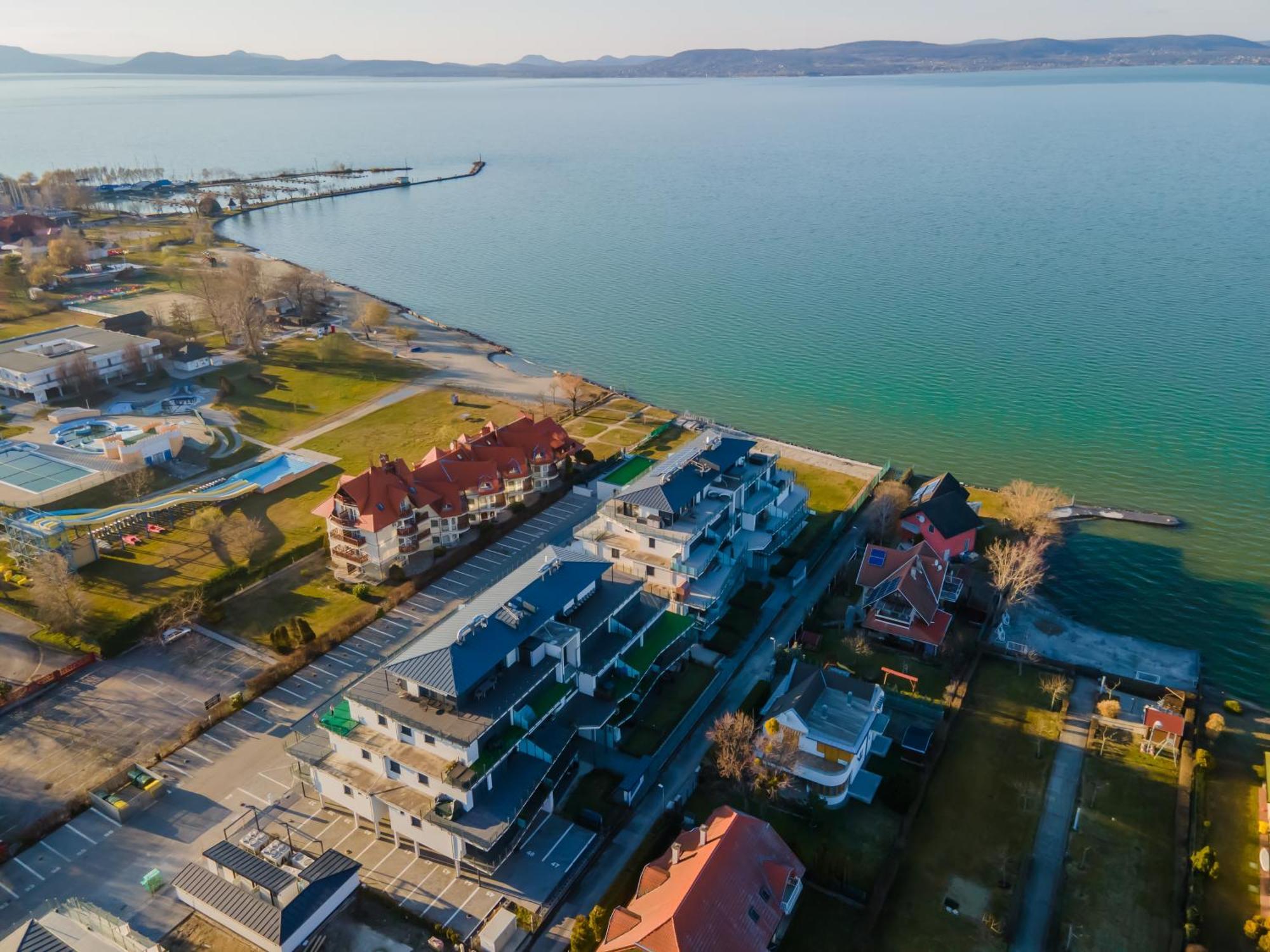 Lellemarine By Bltn Apartmanok Balatonlelle Exterior photo