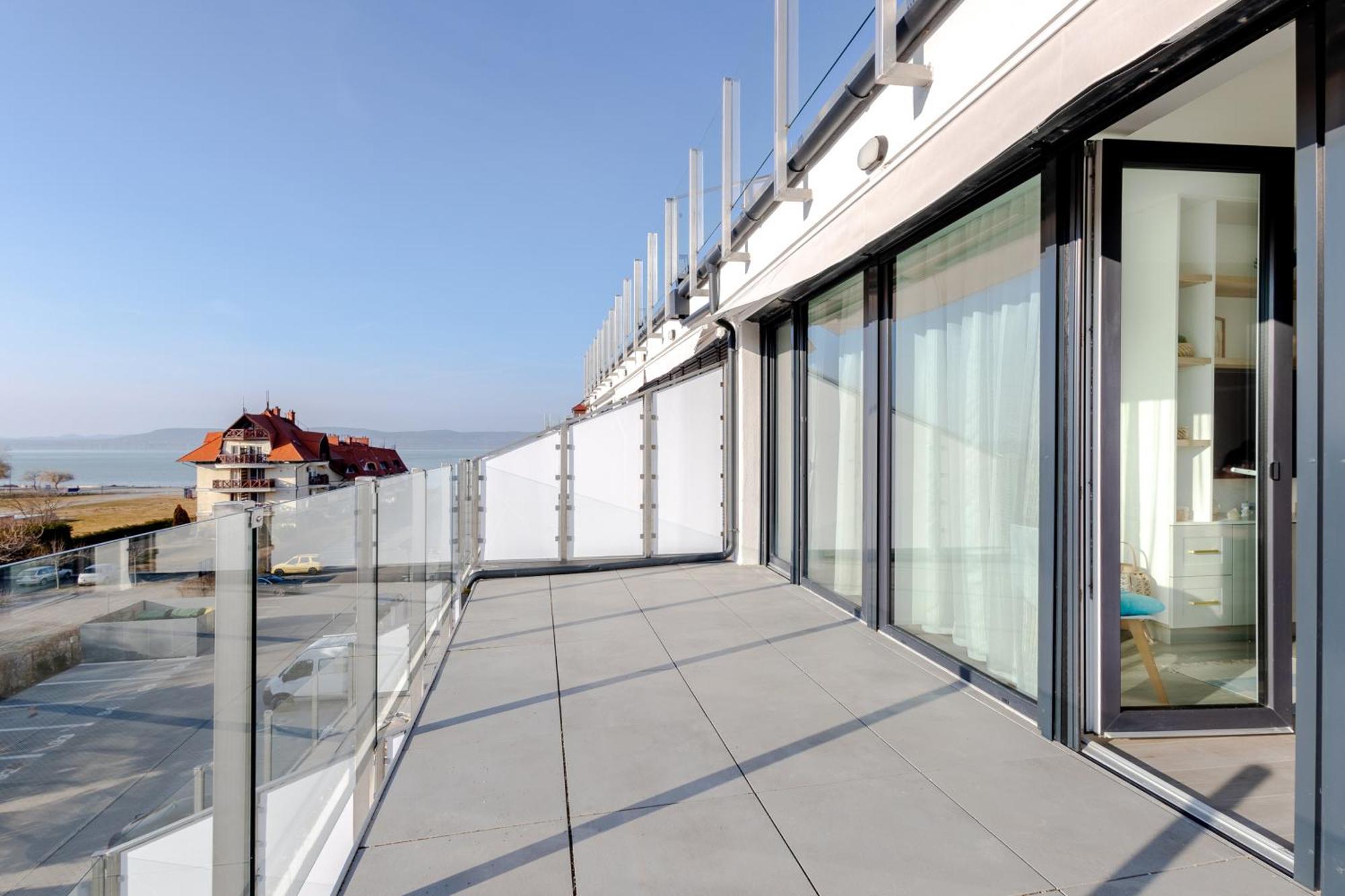 Lellemarine By Bltn Apartmanok Balatonlelle Exterior photo