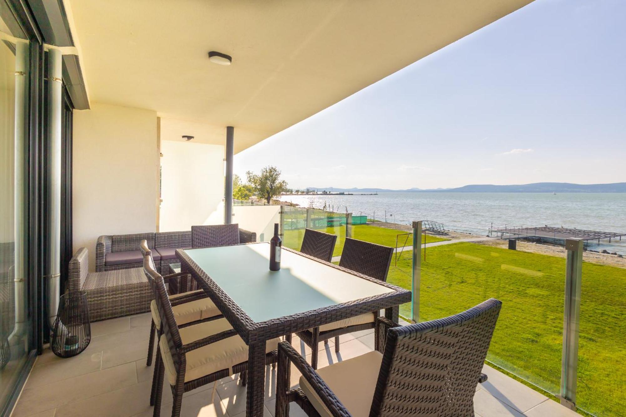 Lellemarine By Bltn Apartmanok Balatonlelle Exterior photo