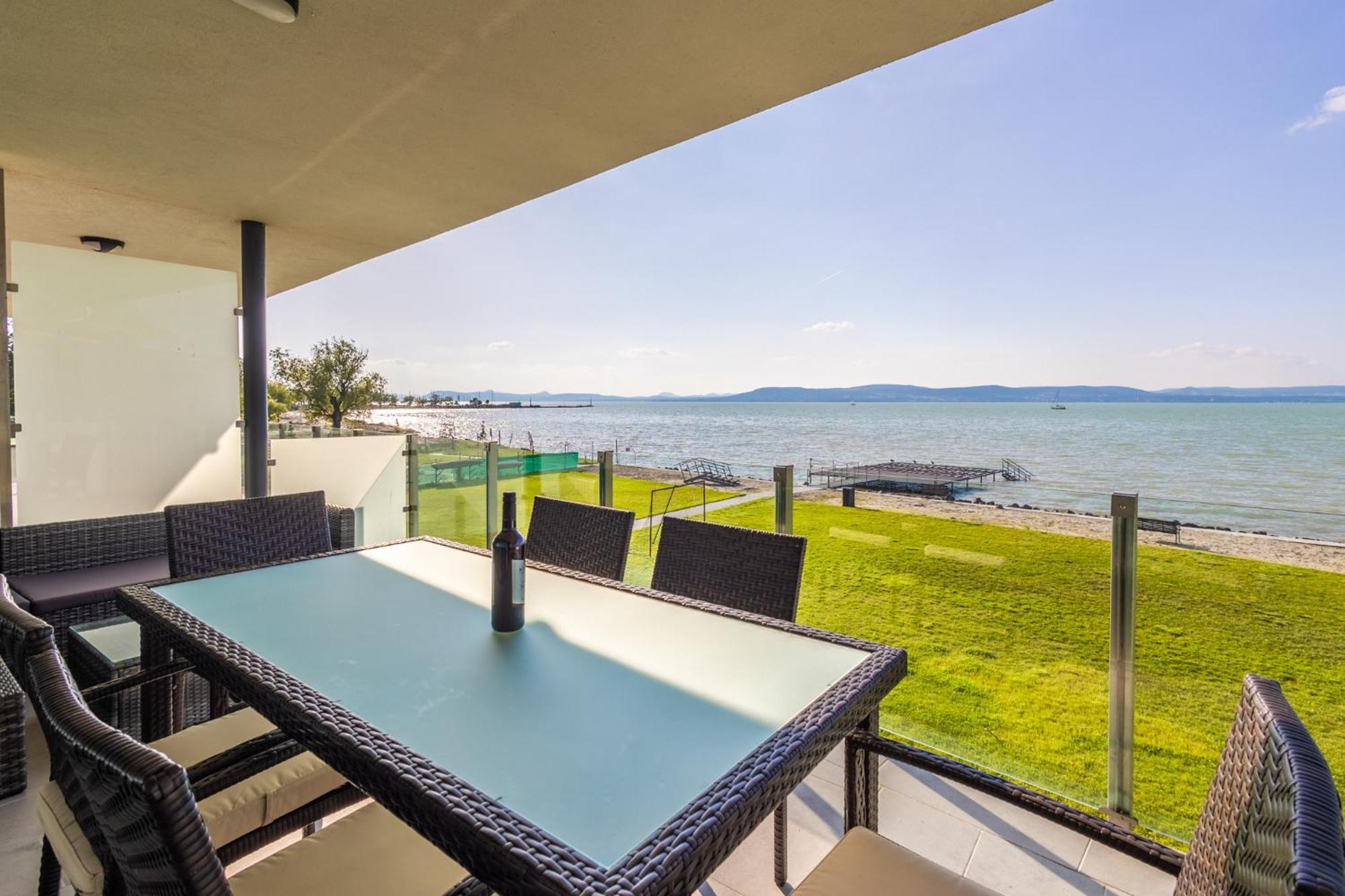 Lellemarine By Bltn Apartmanok Balatonlelle Exterior photo