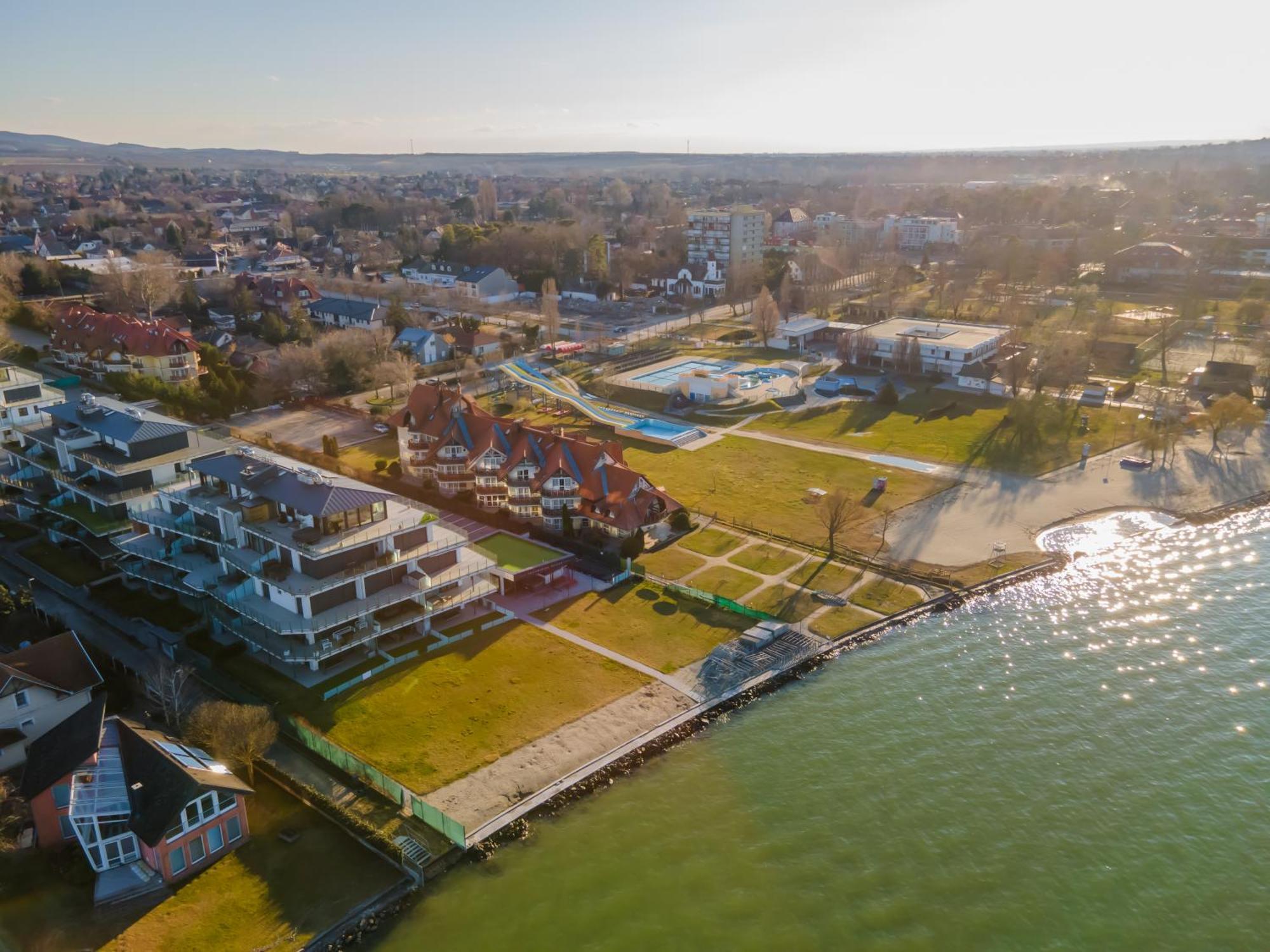 Lellemarine By Bltn Apartmanok Balatonlelle Exterior photo